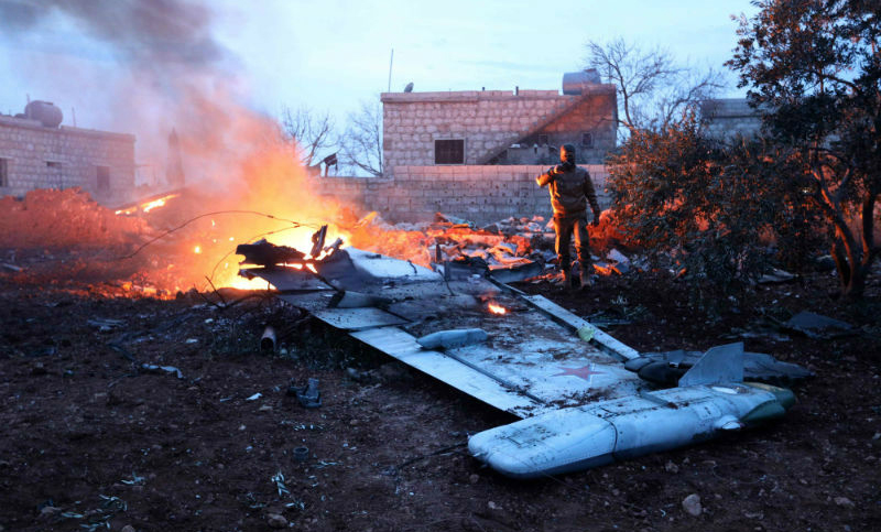 Rebeldes sirios derribaron un avión sirio y mataron al piloto