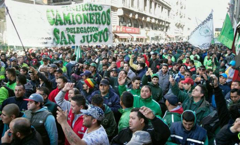 Trabajadores camioneros cobrarán el bono de 9.500 pesos