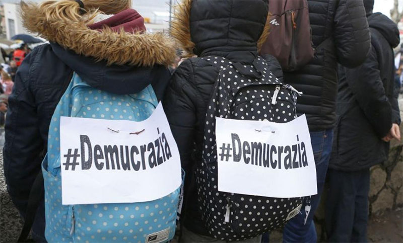 Miles de manifestantes en Córcega reclamaron autonomía del gobierno francés