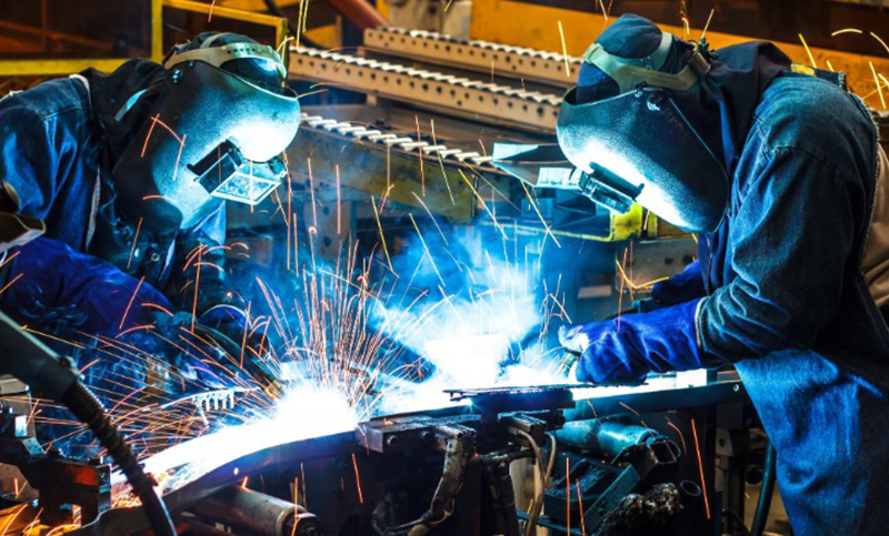 La producción industrial cayó casi un 2% en mayo