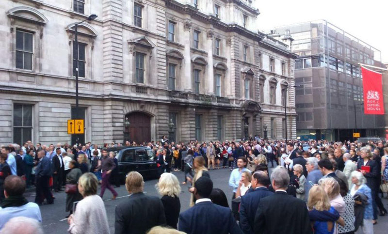 Evacúan la Opera House en Londres por amenaza de bomba