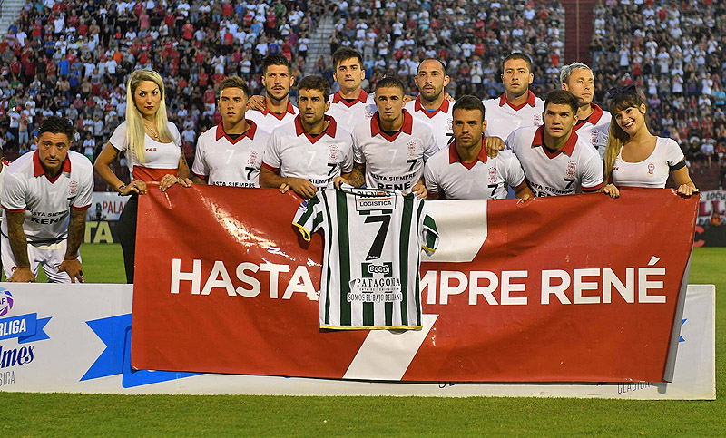 Los jugadores y el público de Huracán recordaron con emoción al “loco” Houseman