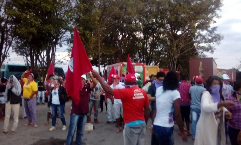 Protesta en una planta de Coca Cola en Brasil para que no se privatice el agua