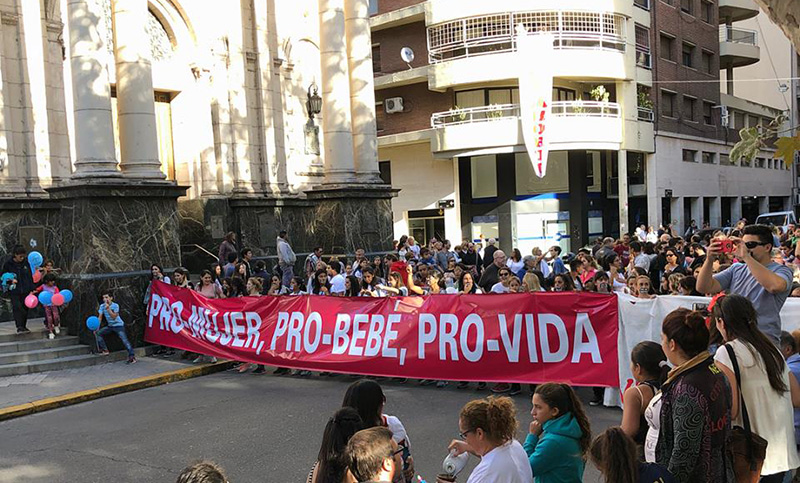 Miles de personas participaron en Rosario de la marcha en el día del Niño por Nacer