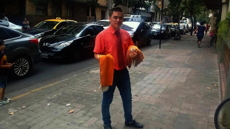 Cuando la venta callejera se viste con camisa y corbata