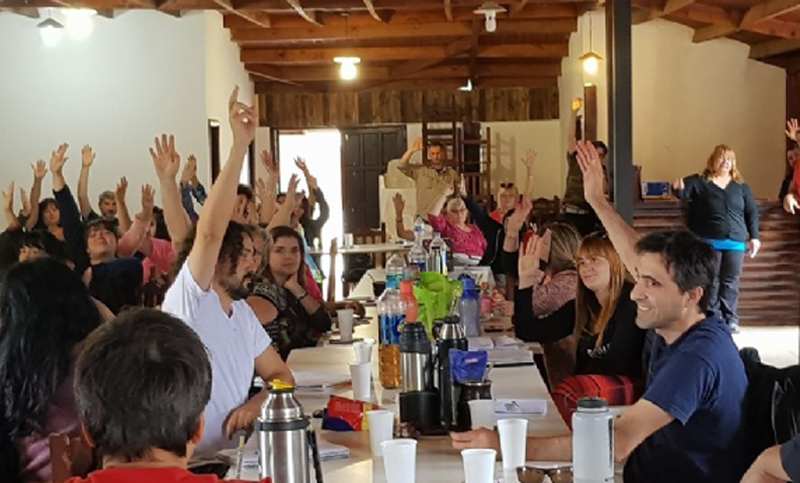 Los docentes fueguinos paran 24 horas en el inicio del ciclo lectivo