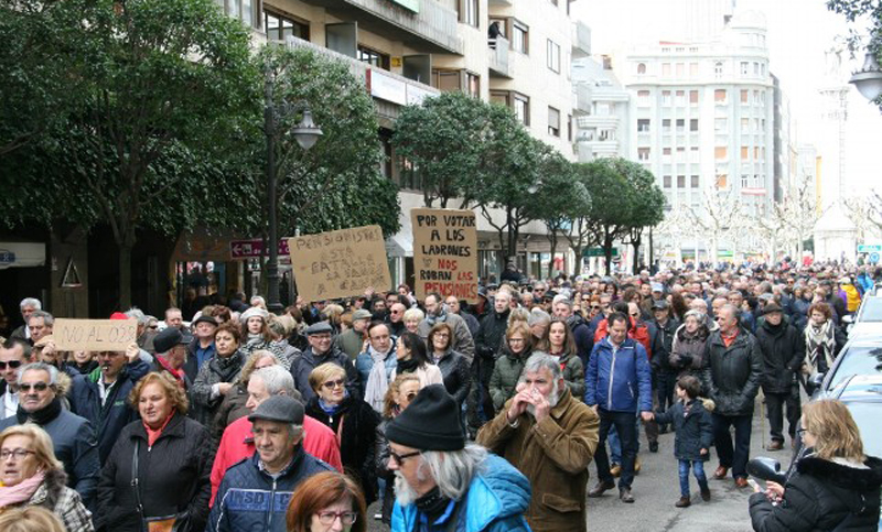 Jubilados españoles se manifiestan para exigir «pensiones dignas» al gobierno