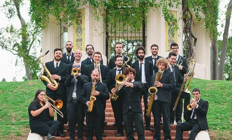 La orquesta de jazz Expreso Big Band llena de música la noche de martes