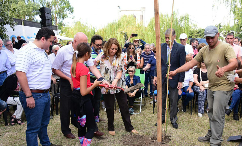 24 de marzo: se realizó la tradicional plantación de árboles en el Bosque de la Memoria