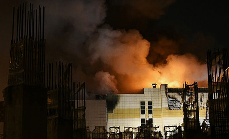 Más de 60 muertos y desaparecidos tras el incendio en centro comercial de Rusia