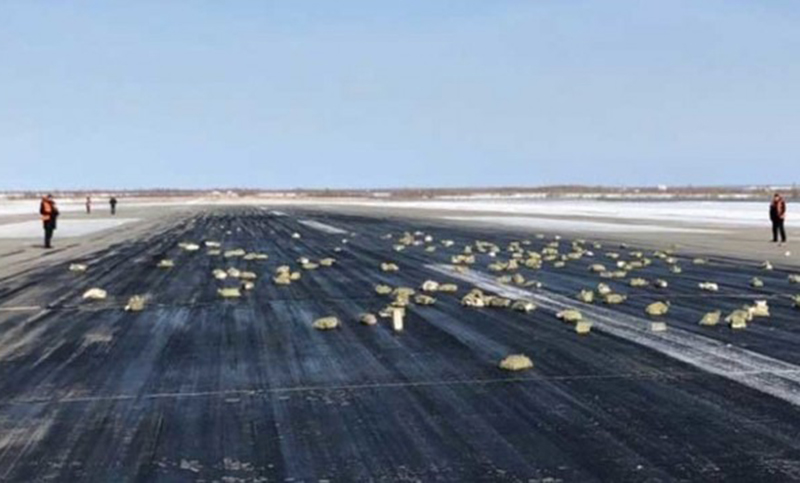 Una ‘lluvia’ de varias toneladas de lingotes de oro cayó desde un avión en Siberia