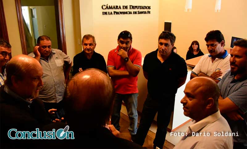 Representantes de la Refinería San Lorenzo, reunidos con diputados