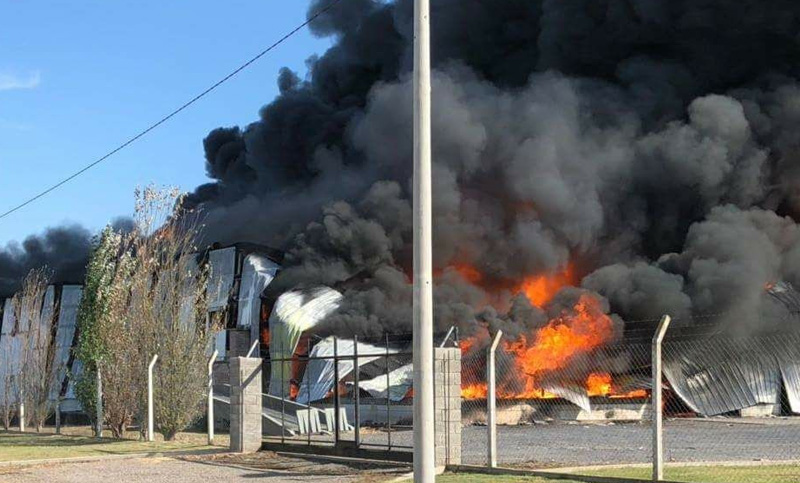 Incendio en Parque Industrial de Venado Tuerto causó una nube tóxica y generó alerta