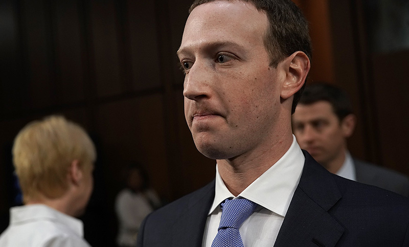 Director de Facebook pidió disculpas ante el Congreso por abuso de datos personales