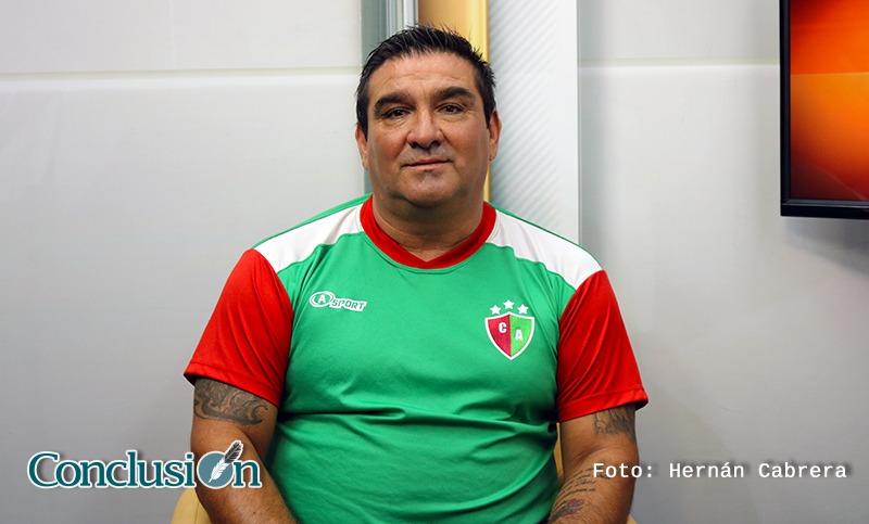 Fabián Barrientos: el técnico de Coronel Aguirre que lidera el Molinas