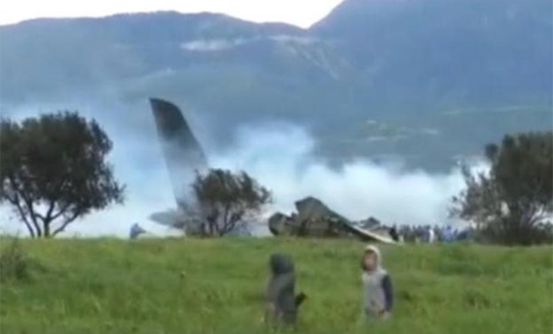 Al menos 257 muertos al estrellarse un avión militar en Argelia