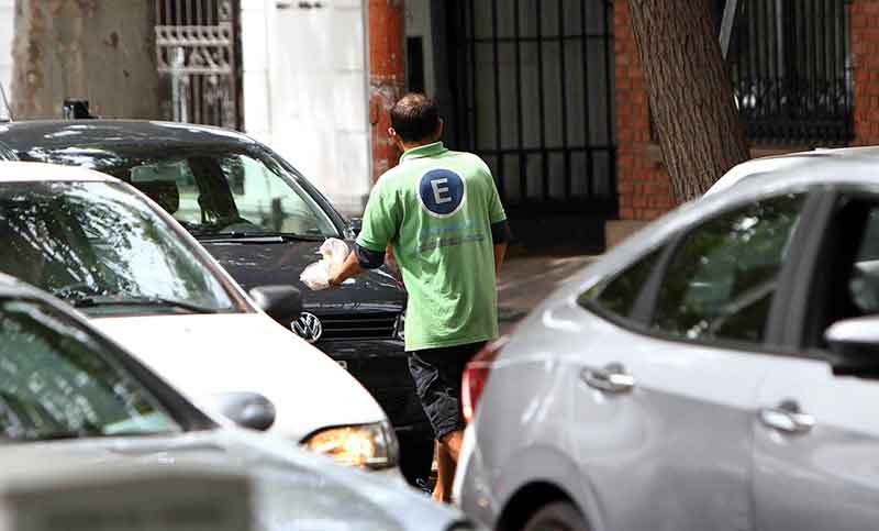 La municipalidad de Mendoza prohibió a los cuidacoches