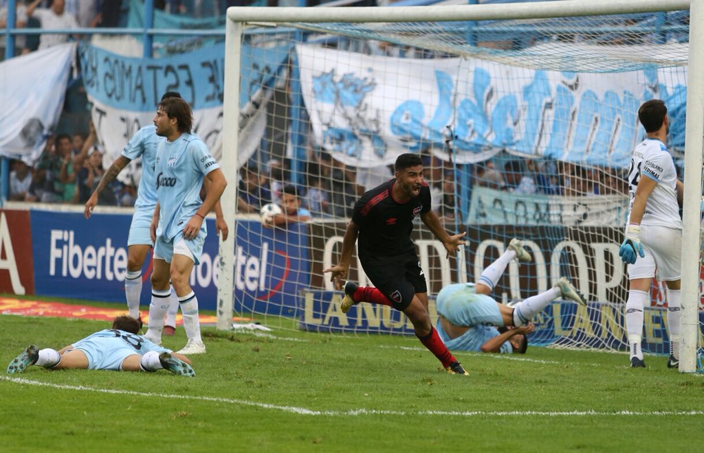 Newell’s encontró en la última pelota un empate revitalizador e igualó ante el Decano