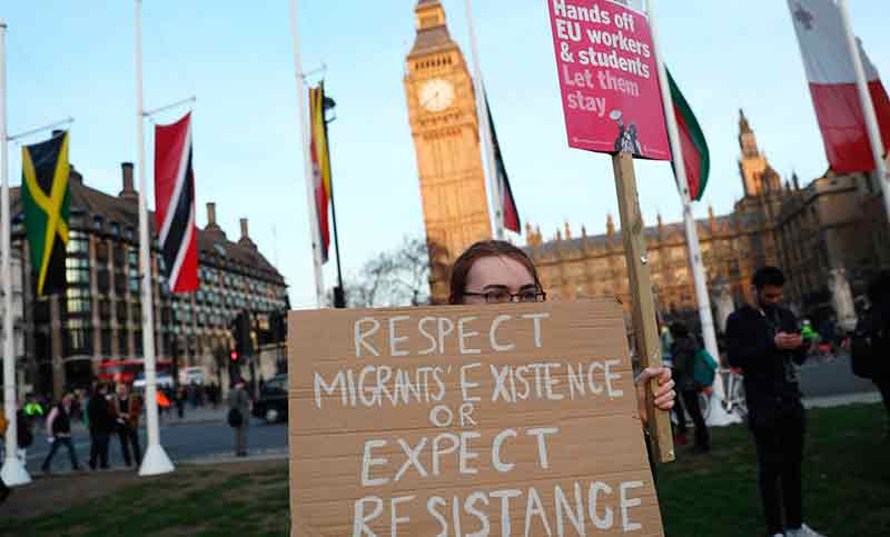 El Reino Unido analiza una amnistía a miles de residentes ilegales