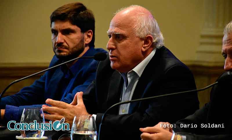 Para Lifschitz el aumento exigido por los docentes representa poco en el salario