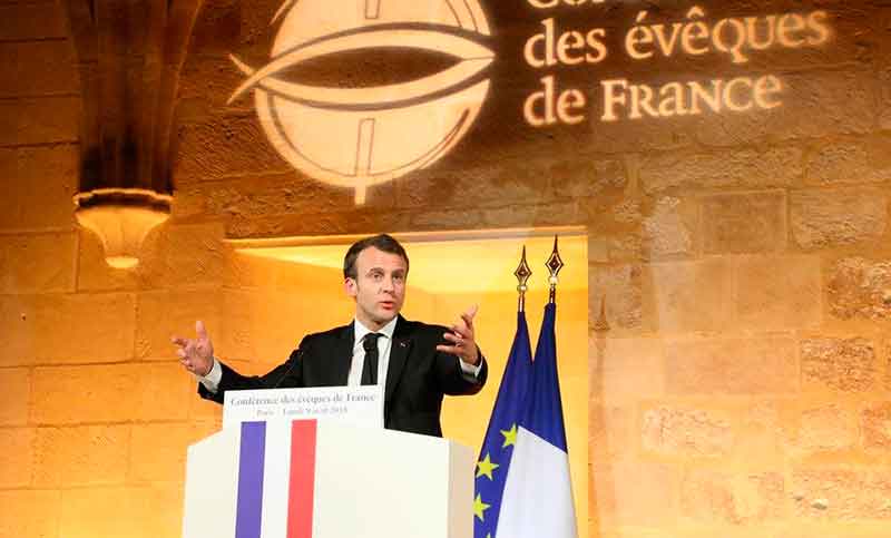 Critican a Macron por llamar a «reparar» el «dañado vínculo entre Iglesia y Estado»
