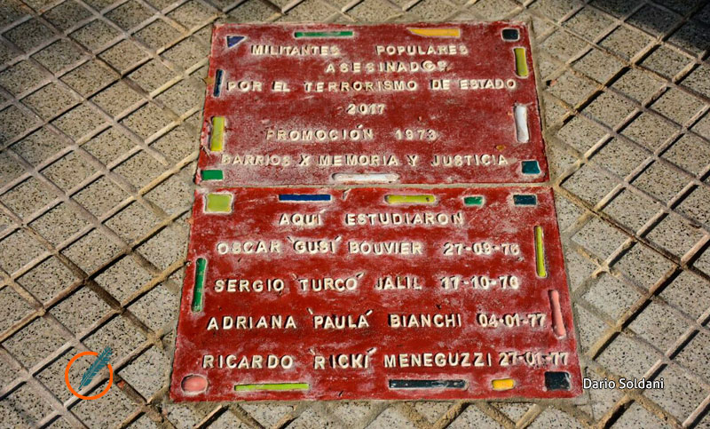 Ex alumnos de la Dante homenajearon a compañeros desaparecidos durante la dictadura