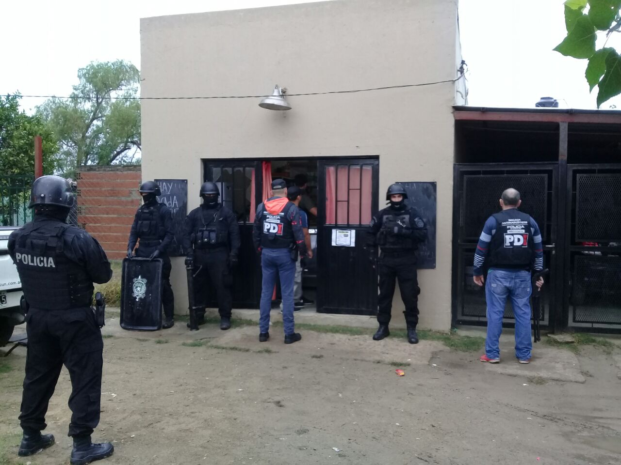 Detuvieron a nueve personas en múltiples allanamientos en Tostado, Peyrano y la ciudad de Santa Fe