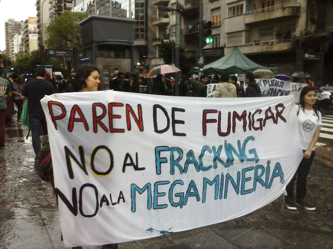 Fracking: una bomba de contaminantes que avanza pese a la resistencia de los pueblos