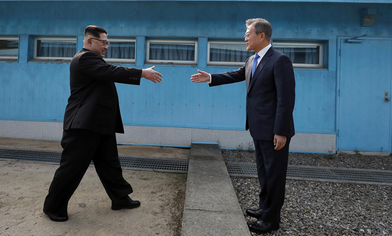 Medios norcoreanos califican de «hito» la cumbre entre Kim y Moon