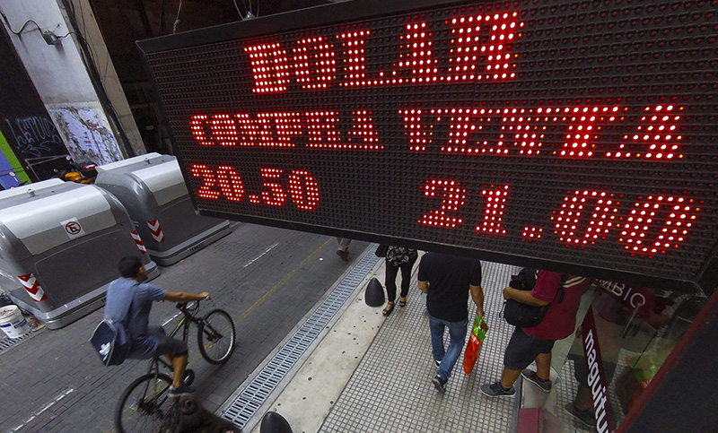El dólar batió otro récord histórico y cerró a 20,89 pesos