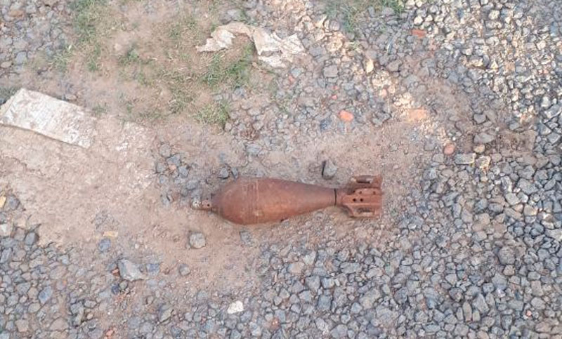 Buscaban lombrices y se encontraron con un explosivo