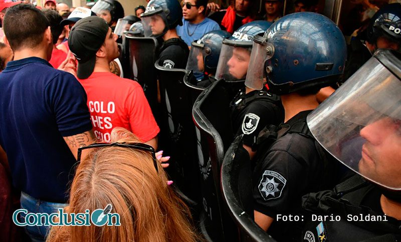 Incidentes frente al sindicato de municipales por la irrupción de un grupo opositor