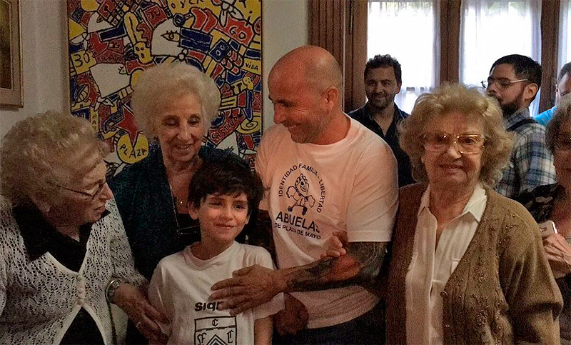 Sampaoli, entre el armado de la lista y su visita a Abuelas