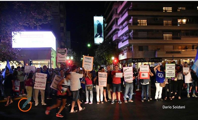 Tarifas: la oposición pide reducir el costo y el oficialismo defiende la baja del déficit