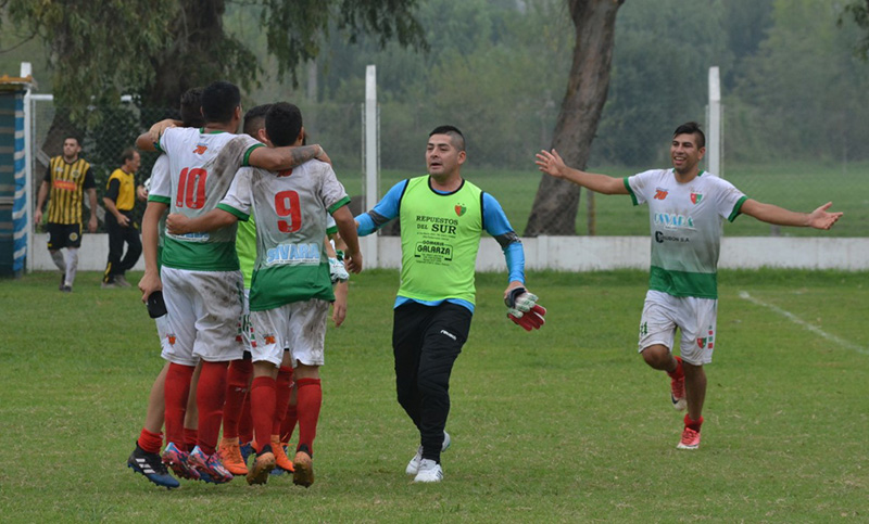 Coronel Aguirre volvió a la victoria en el clásico y se aleja en la punta