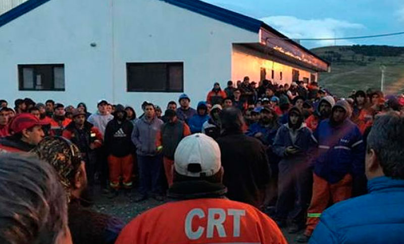 Protesta de mineros retuvo durante 15 horas a funcionarios de Yacimientos Carboníferos