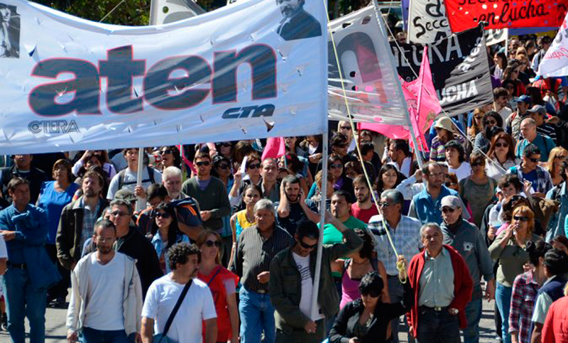 Docentes de Neuquén continúan con el paro iniciado hace más de un mes