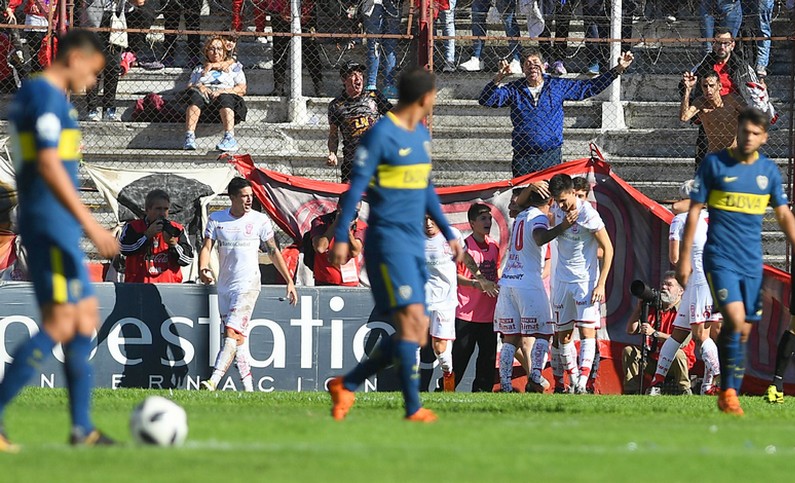 Huracán le arrebató un empate al campeón y quedó cerca de la copa