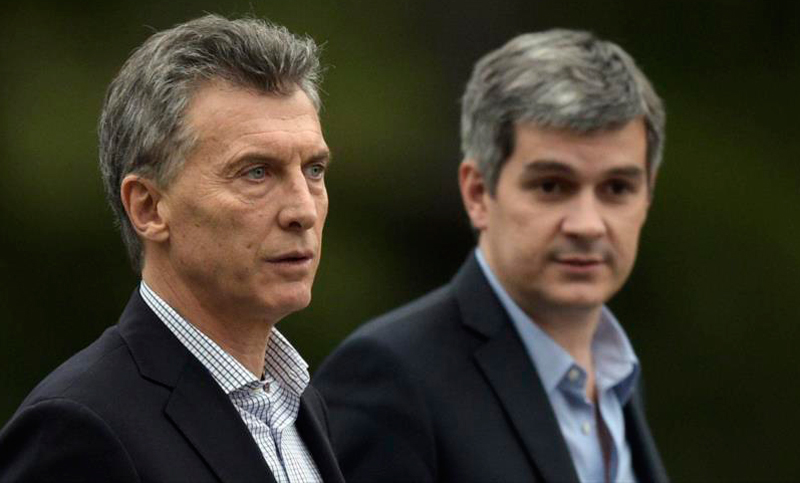 Suba del dólar y reuniones de Macri con la «mesa chica» y empresarios