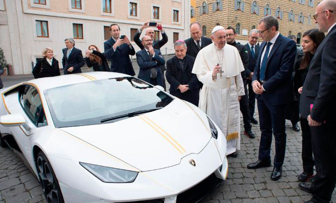 A qué valor será subastado el automóvil del Papa