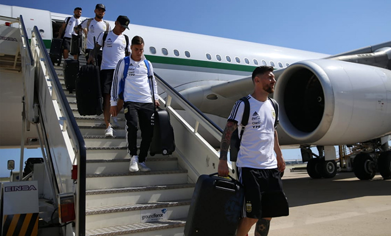 La selección argentina llegó a Barcelona en la previa del Mundial