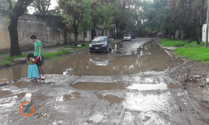 Barrio Belgrano anegado: vecinos se quejan por obras de asfalto sin terminar