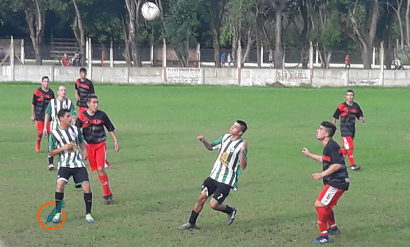 Defensores y Universitario protagonizaron un emotivo empate