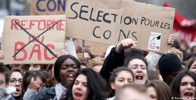La marcha contra la quita de beneficios a trabajadores convocó a miles de personas en París