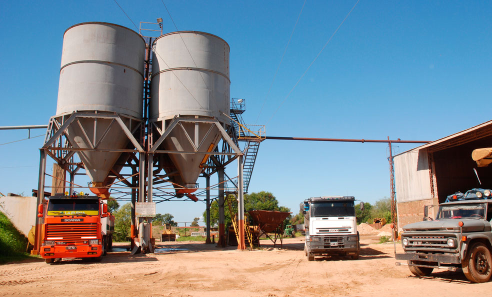 Un trabajador de una arenera murió mientras realizaba tareas en un silo