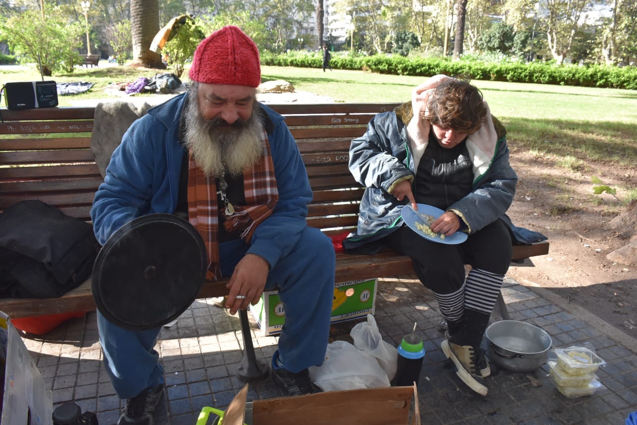 Personas en situación de calle: ONG porteñas difundieron lugares para comer y dormir