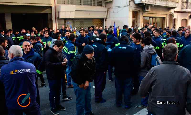 Trabajadores del Correo Argentino reclamaron por la reapertura de paritarias