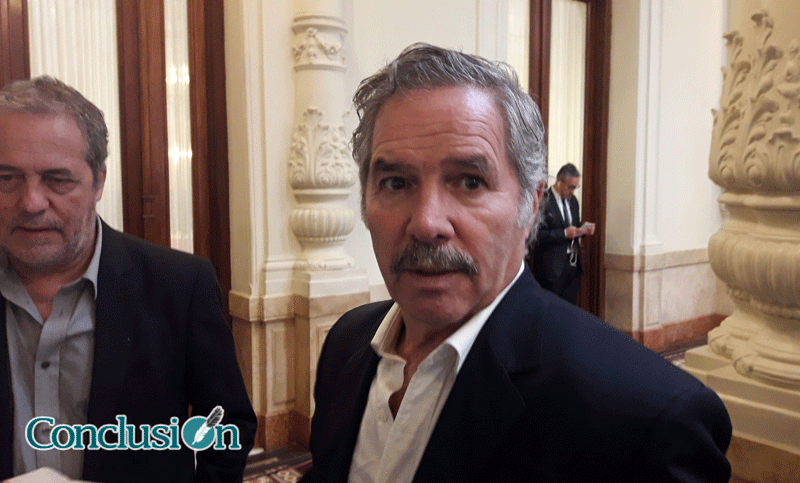 «El presidente se agarró a un salvavidas de plomo que se llama Aranguren»