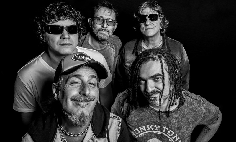 «Nuestra música no se compone sacando lo que dice el diario»