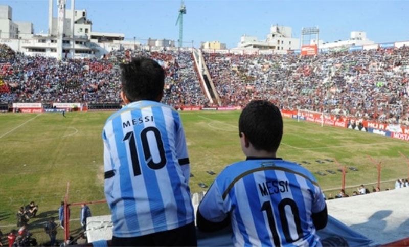 Miles de personas apoyaron a la Selección en la práctica en la cancha de Huracán